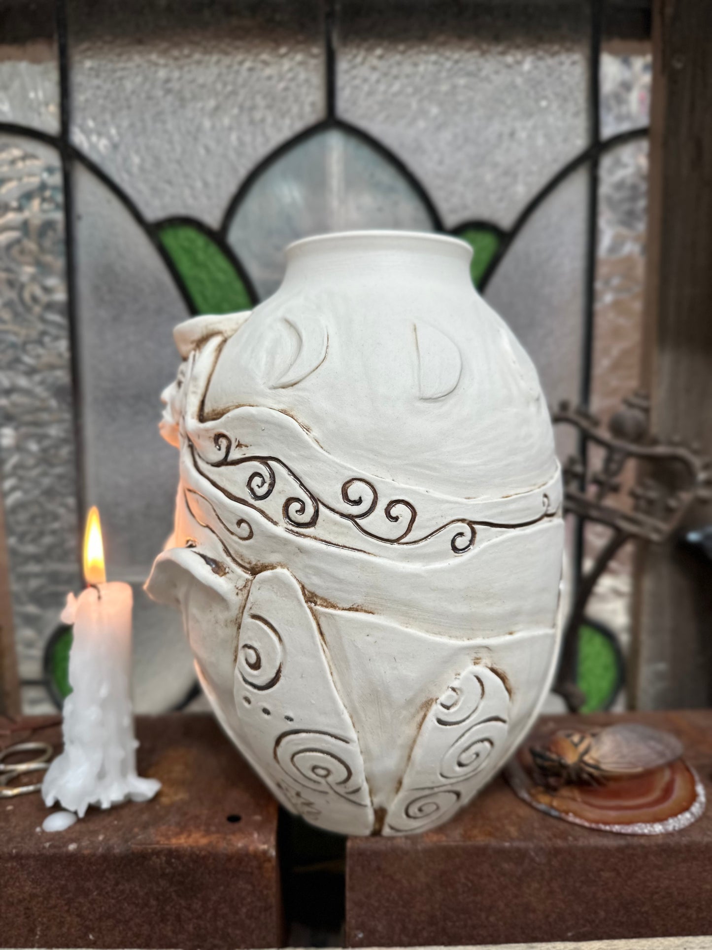 🌿 Keeper of the Labyrinth - Porcelain Vase