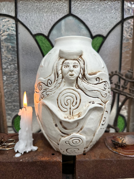 🌿 Keeper of the Labyrinth - Porcelain Vase