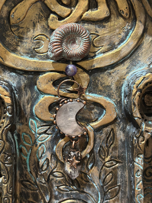 🔮 Crystal Talisman – Ammonite, Amethyst & Rose Quartz Moon
